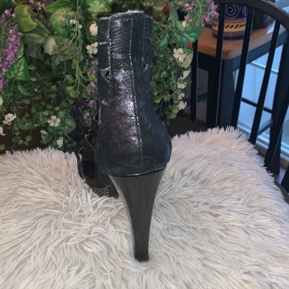 Steve Madden Harlow Leather Metallic Front Zip Studded Platform Stiletto 7.5 - Picture 9 of 16